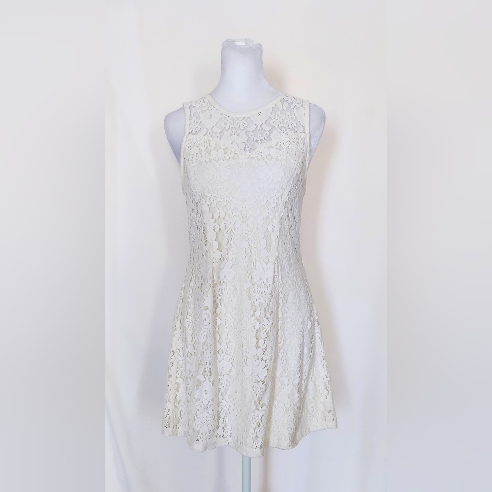 Monteau Los Angeles Sleeveless Lace Fit n Flare Dress White Size Small
